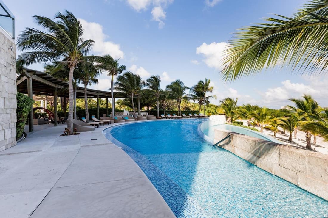 Beach, pool 3BR Apartment - 8 guests