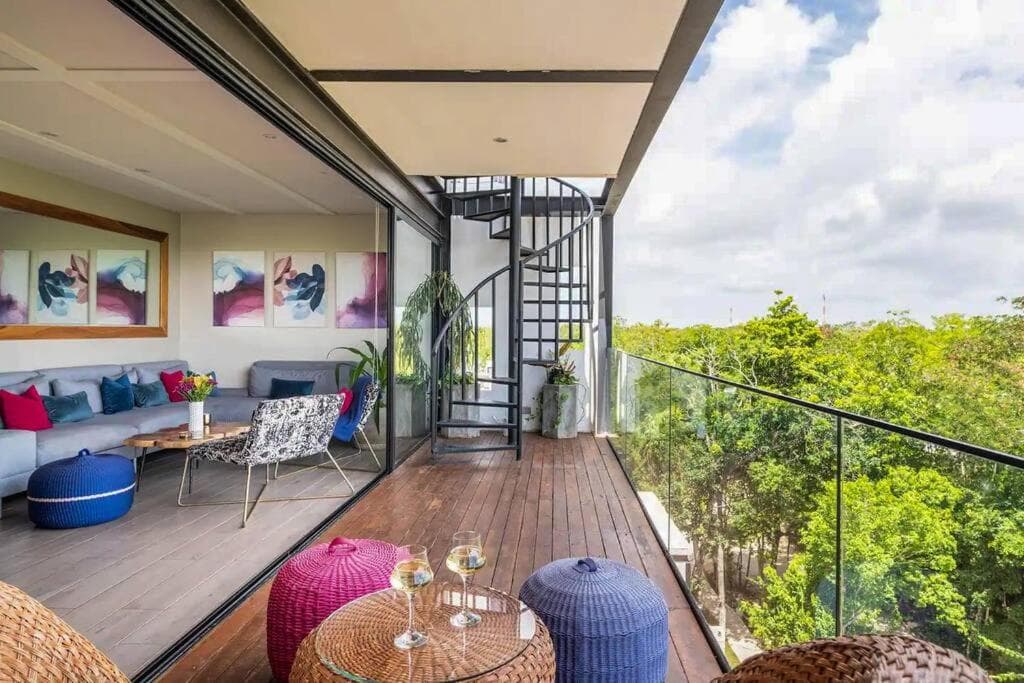 Designer Penthouse - Jungle Views, Bike to Beach