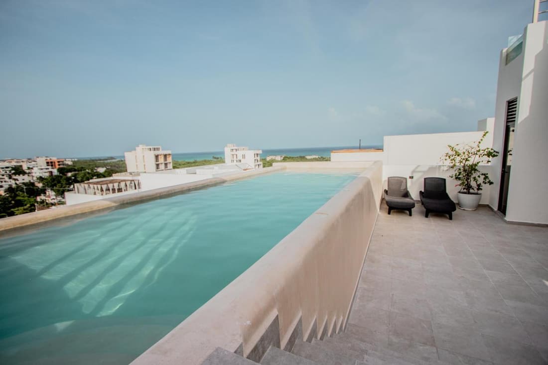 Itzamna luxury condos whit ocean viewpool