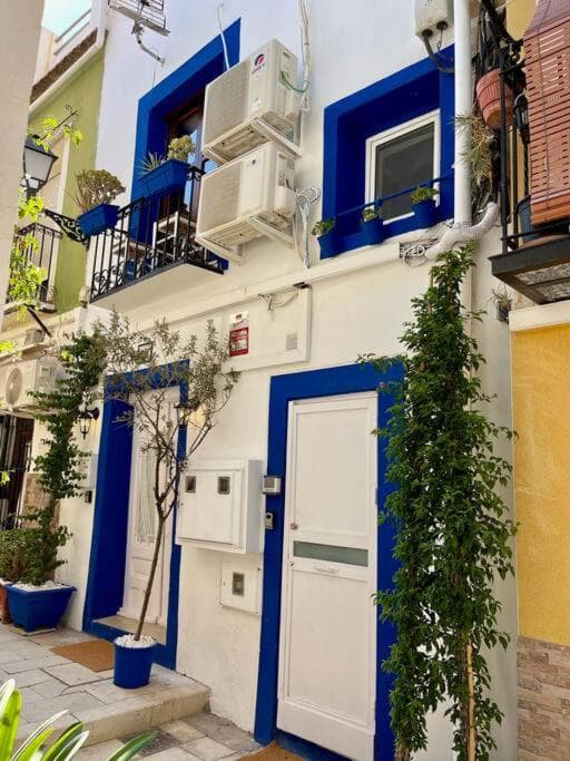 Cozy 1-Bdrm Apt in City Center