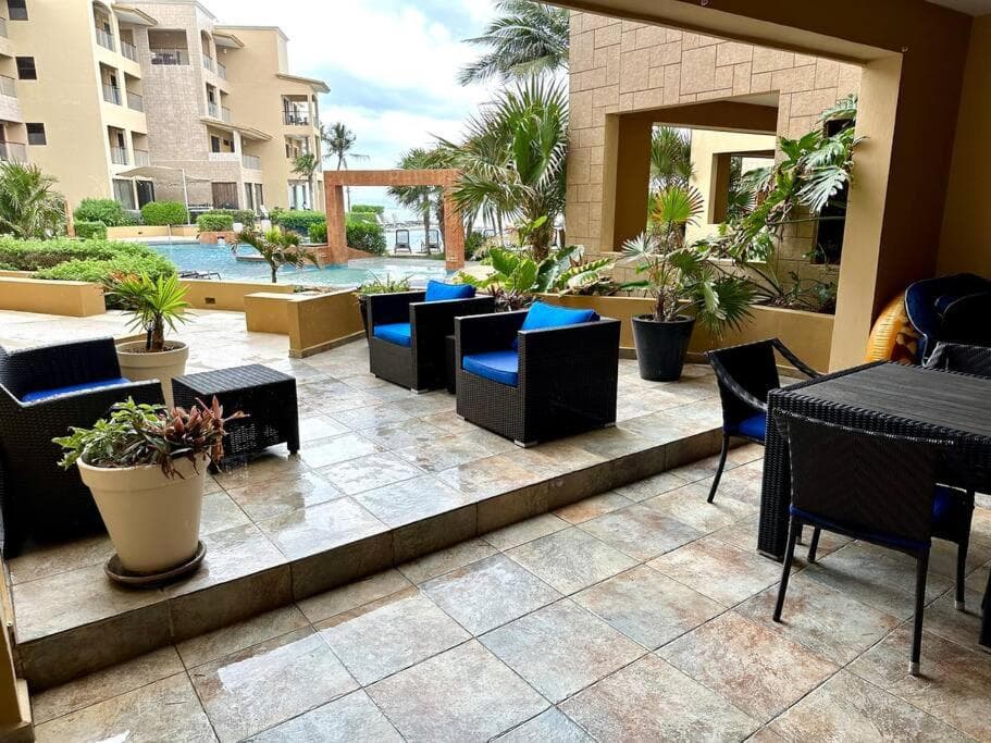 Ground floor 2 bdrs condo large terrace at ELFARO by DPM