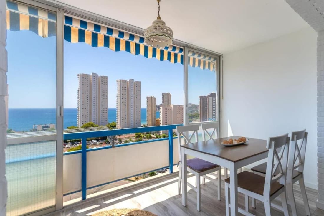 Poniente Luxe Oasis - Modern, Quiet & Steps from Sea