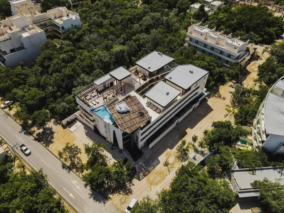 Spacious Penthouse with pool