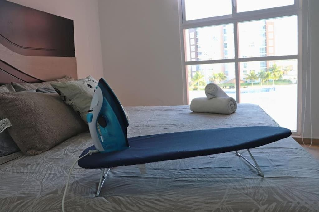 View And Access To The Lagoon~Kg Sz Bed, A/C, Wifi