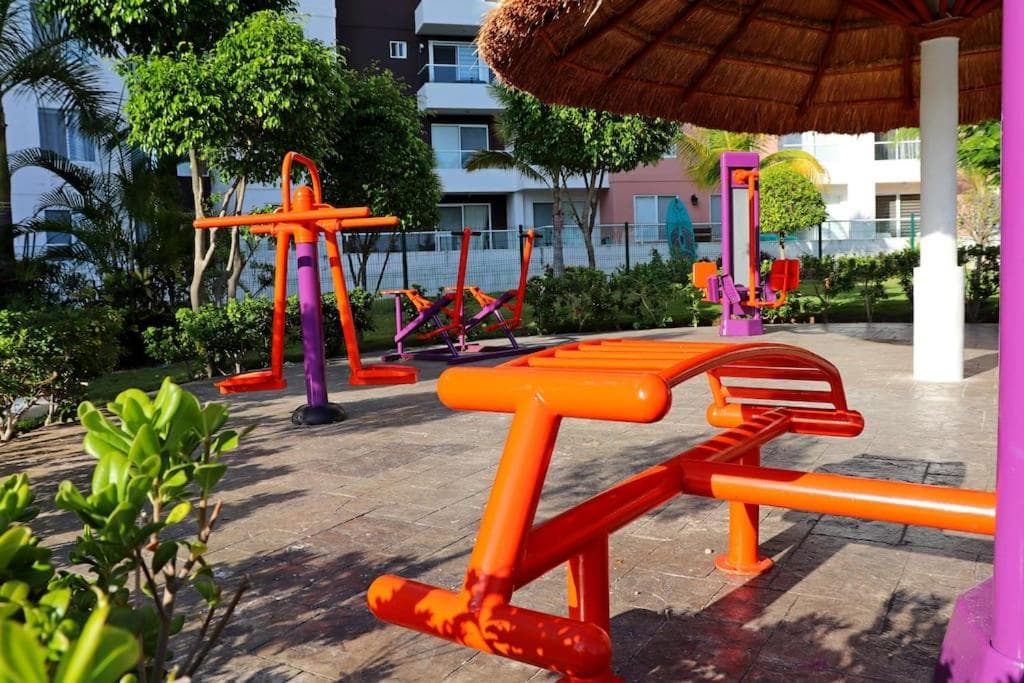 View And Access To The Lagoon~Kg Sz Bed, A/C, Wifi