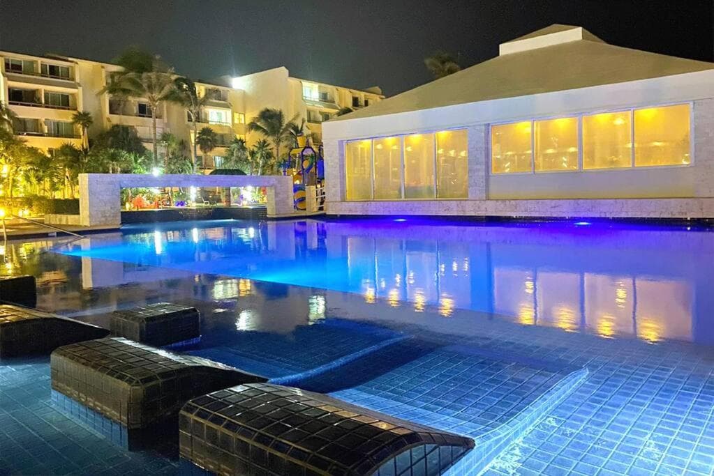 Cancun Studio - Steps to Beach and Water Fun