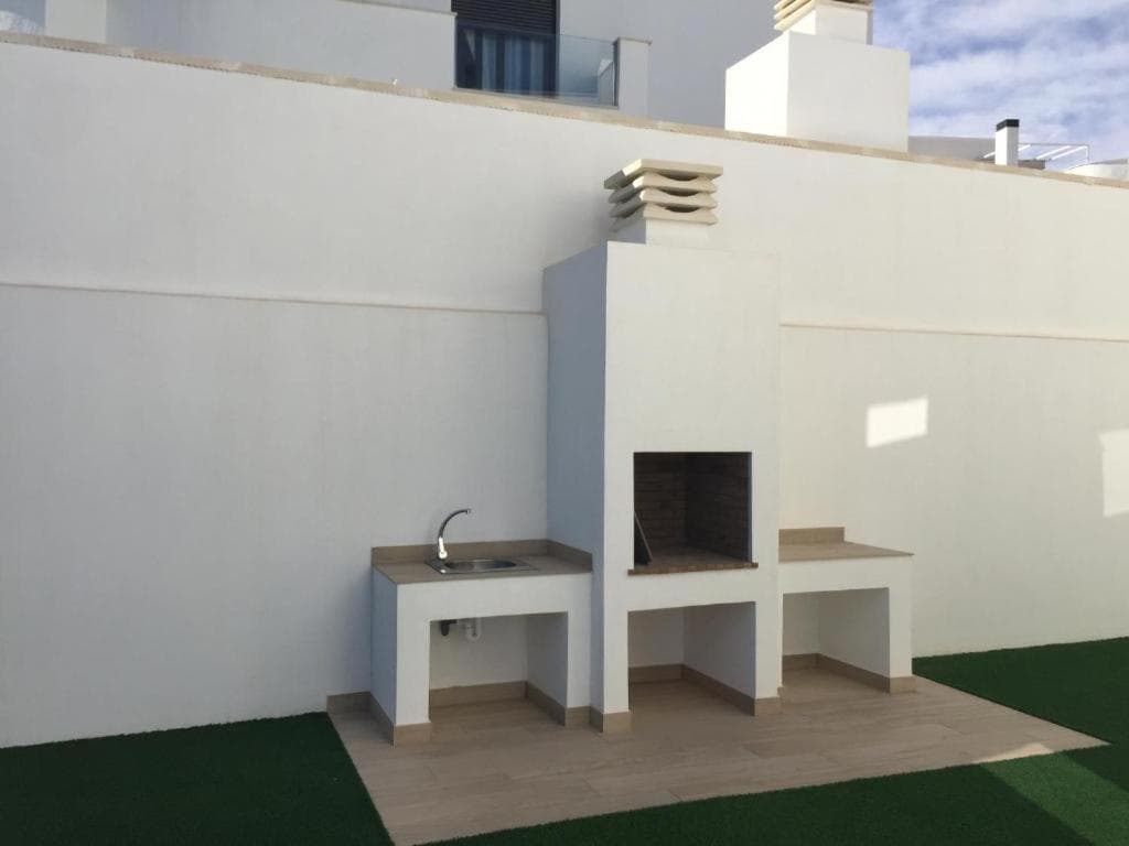 PANORAMISCH modern vakantiehuis in Finestrat bij Benidorm met 3 slaapkamers, gelegen op de 1ste lijn met privézwembad en omheinde privétuin, zicht op zee, de bergen met 'Kilómetro Vertical del Puig Campana' en op de skyline van Be