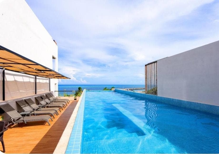 Modern 1 bedroom suite by beach Great location!