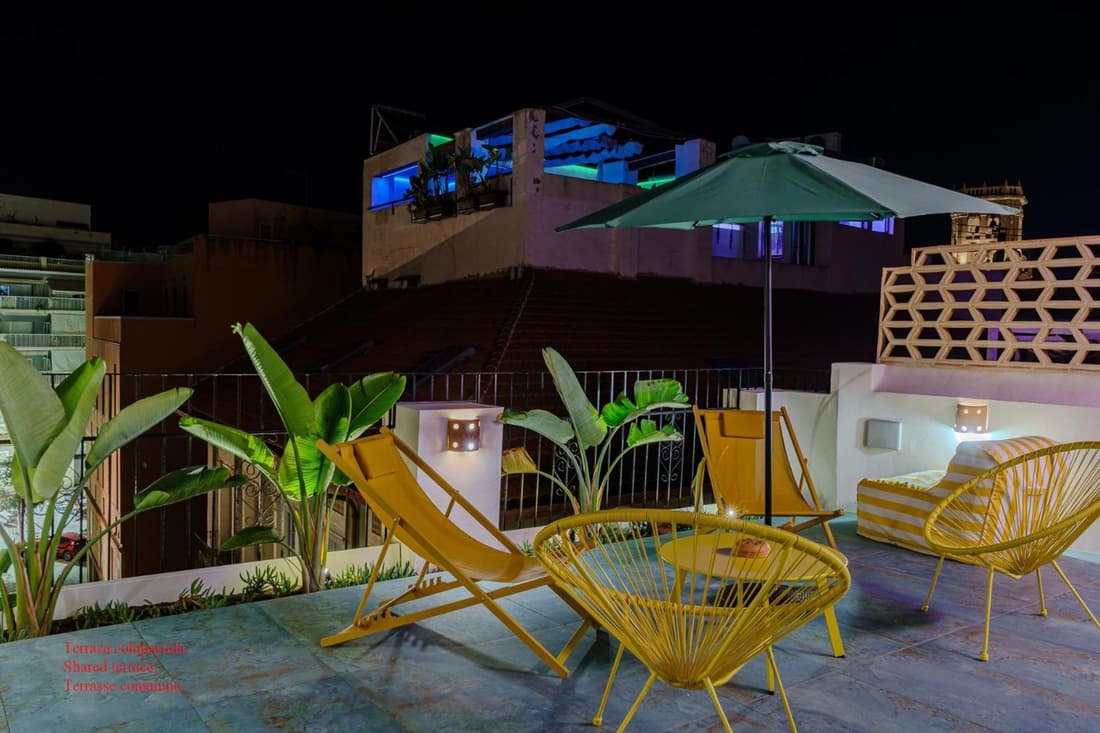 Spacious and luxurious mezzanine apartment in historic center