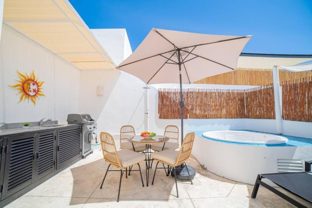 papaya 15 Exclusive PentHouse with rooftop and jacuzzi