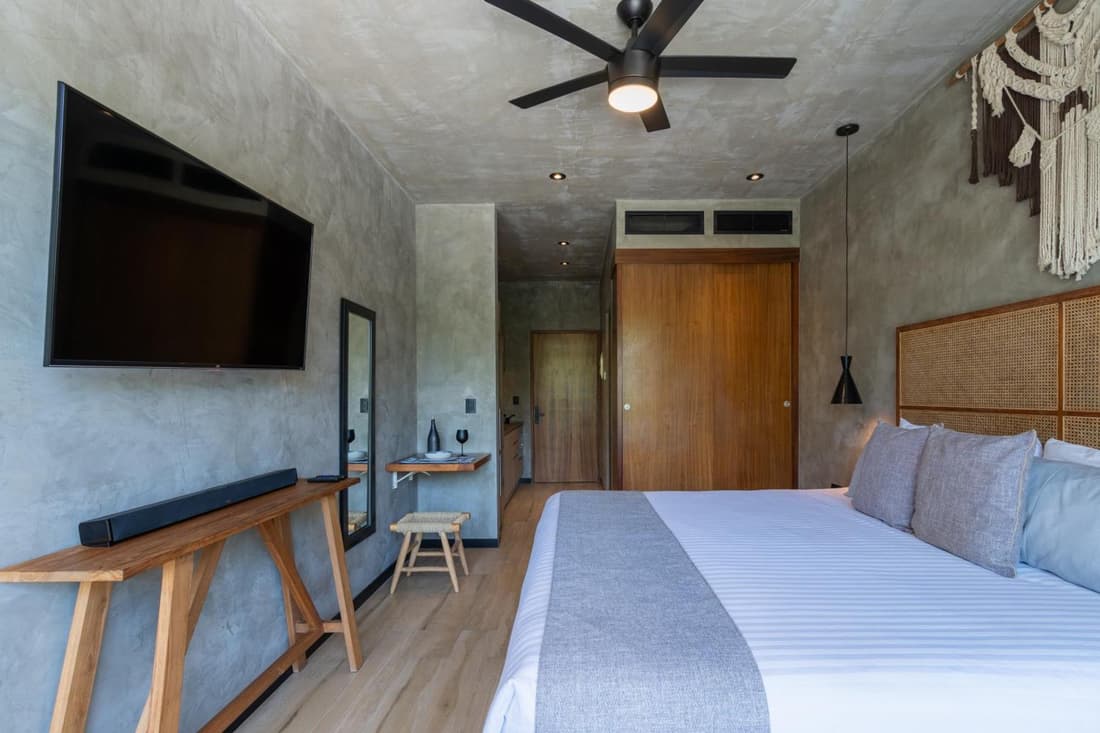Top Location Studio with Rooftop Pool, Gym and Padel Court