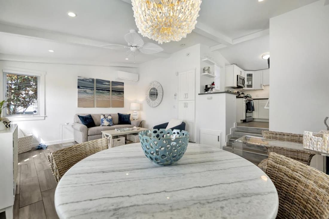 Ocean Views! Detached Villa by Victoria Beach