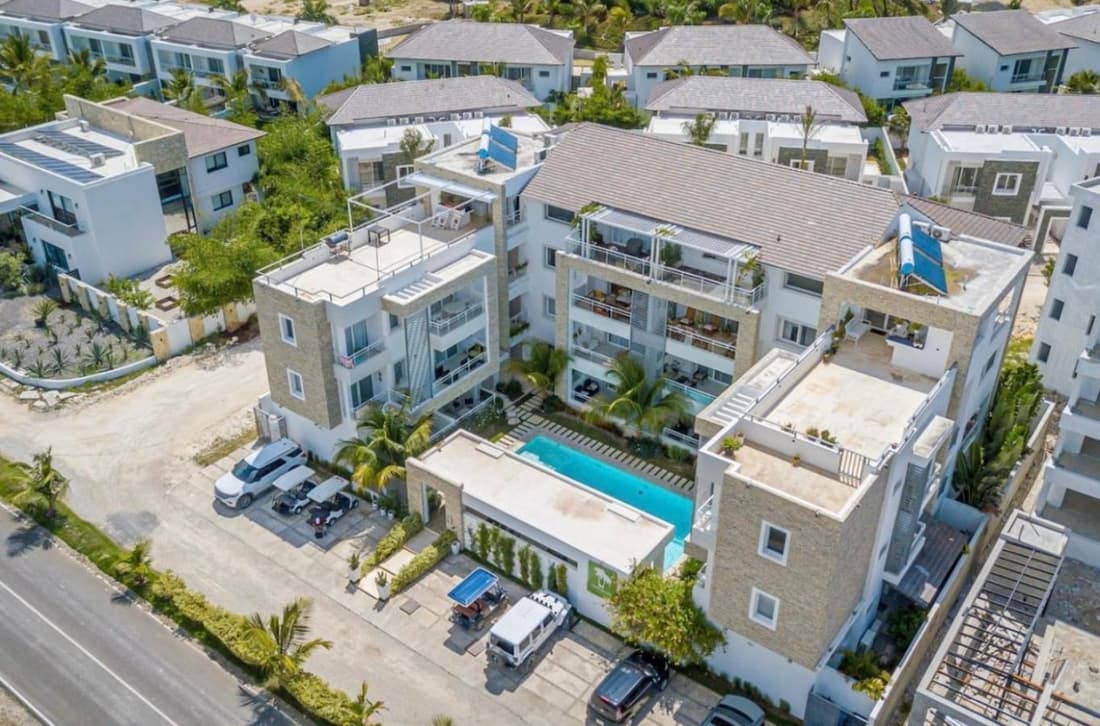 Elegant 2 Bedroom Apartment with Pool