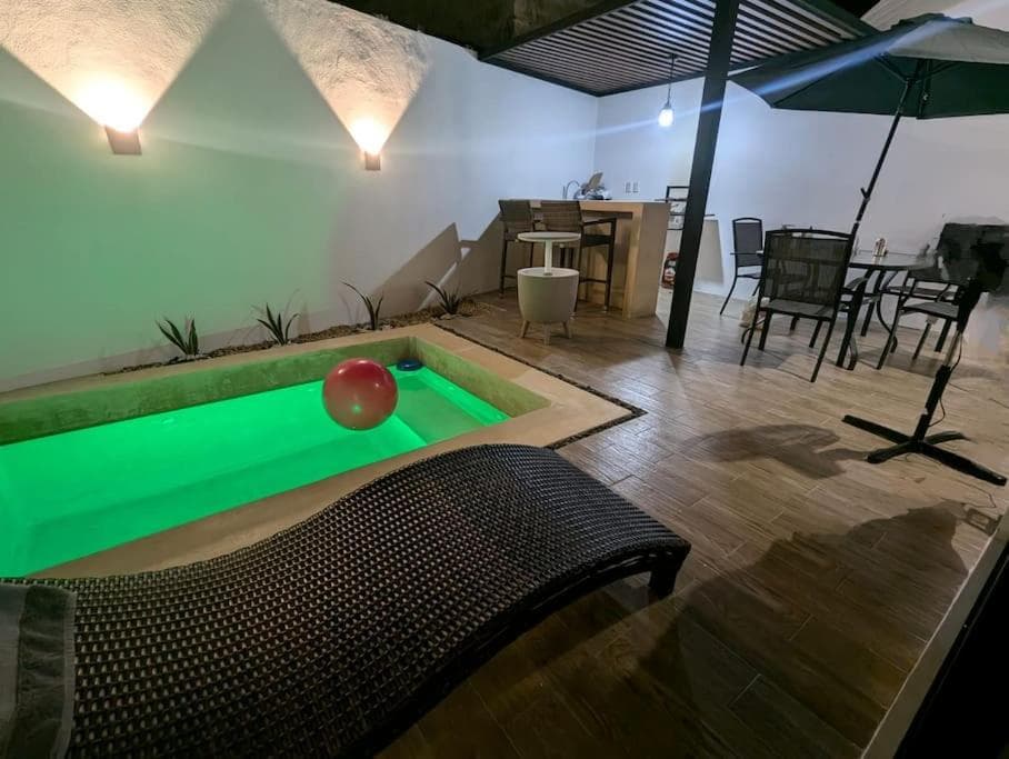 Preciosa Casa en Mérida, 2 Habitaciones, Excelente Ubicación, AC, Alberca, Asador y Estacionamiento
