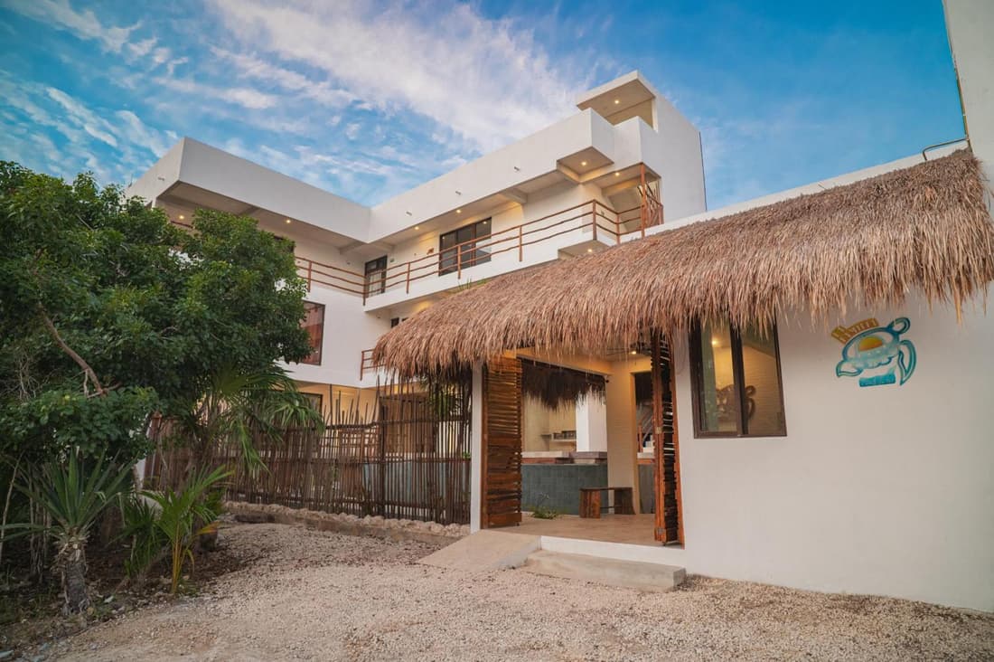 La Familia Casa and Suites