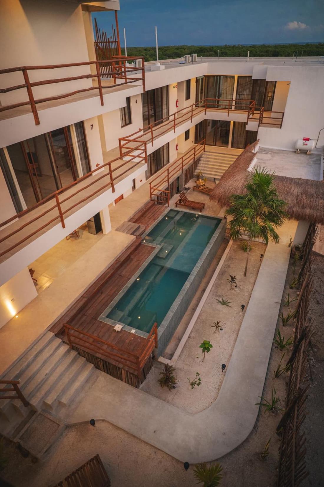 La Familia Casa and Suites