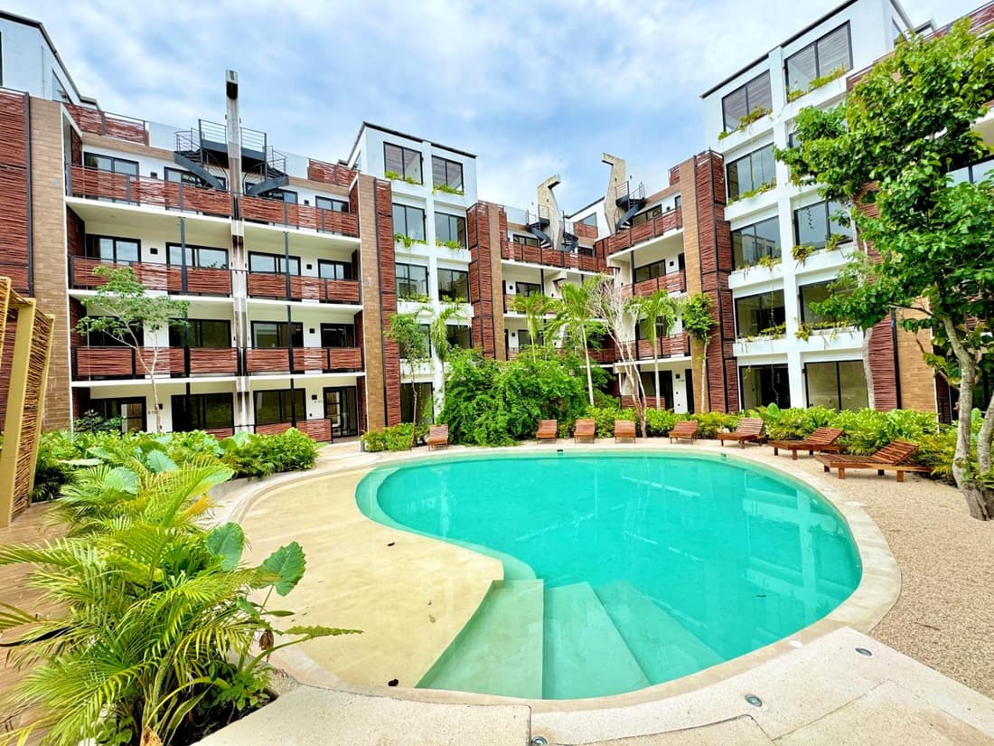 Chic 2BR Condo, Private Jacuzzi and 2 Bikes