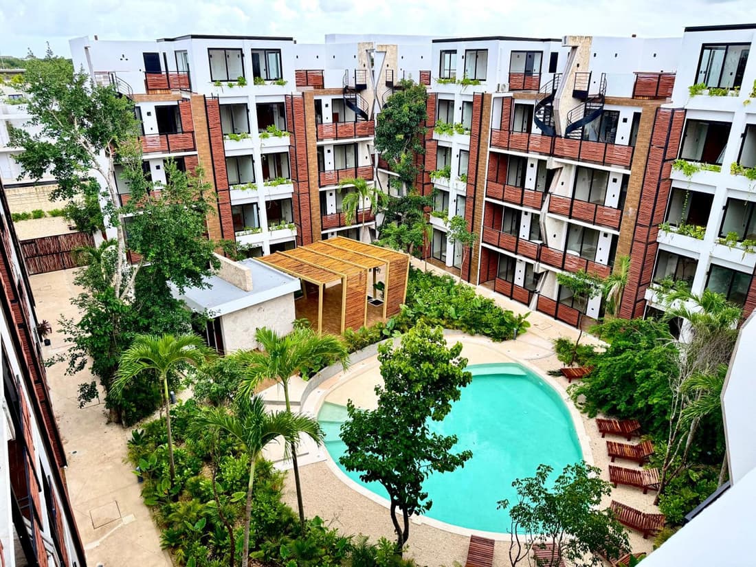 Chic 2BR Condo, Private Jacuzzi and 2 Bikes
