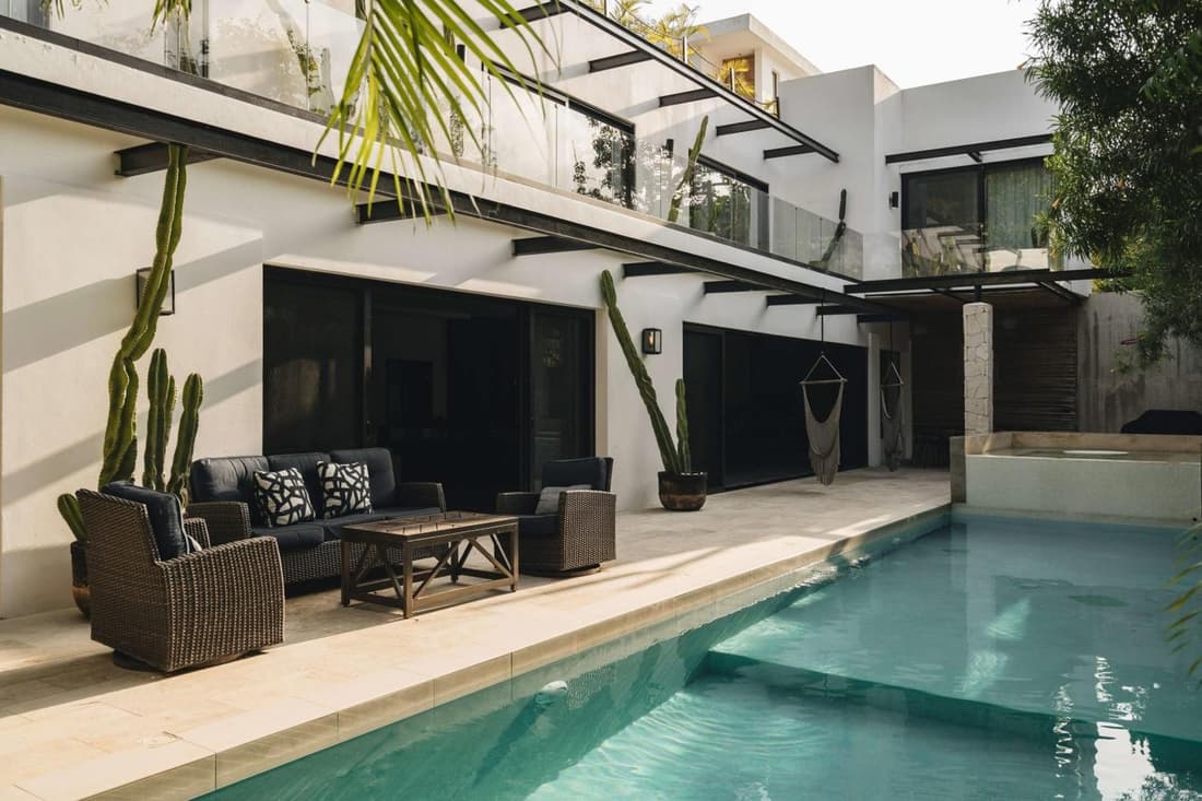 Luxe 8BR Double Villa, Gated, Patio & Pool