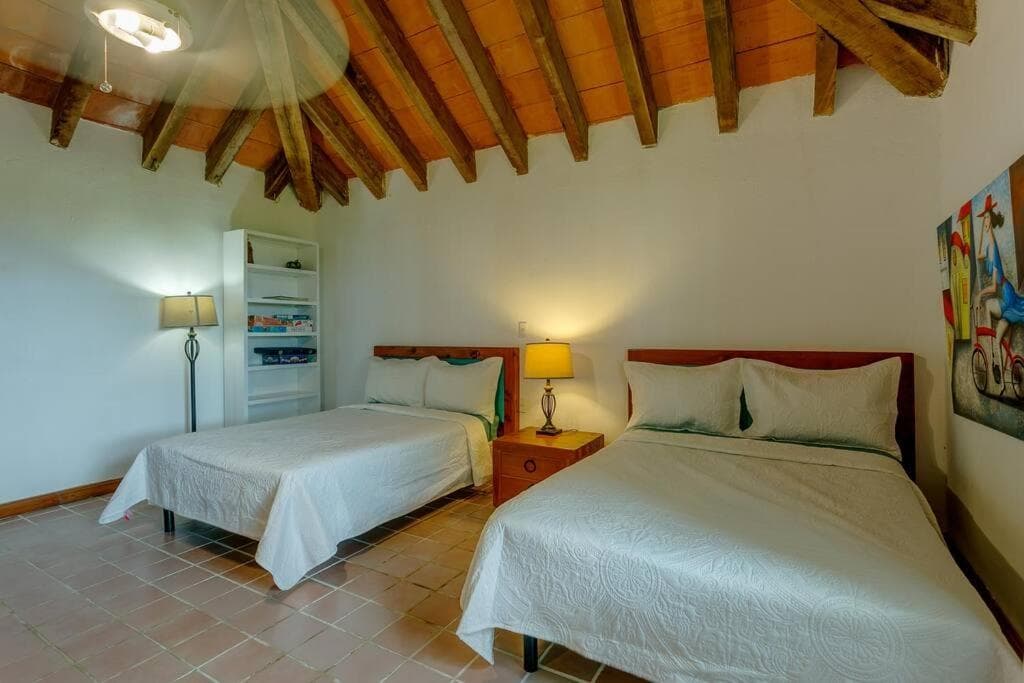 Front Beach 3 bedroom cozy apartment 8 guests