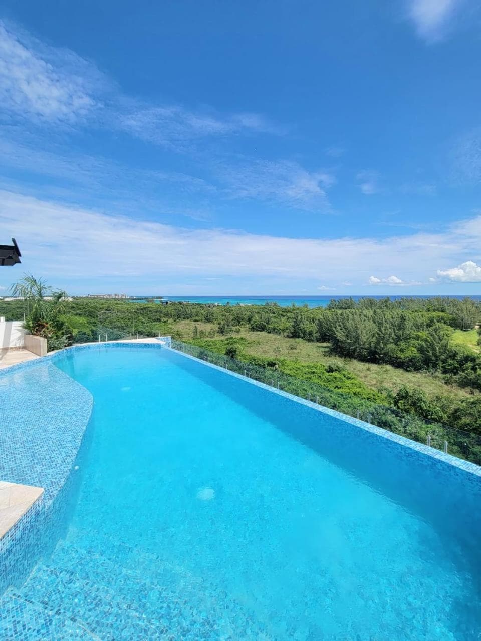 Hermosa vista al mar desde la comodidad de tu cama