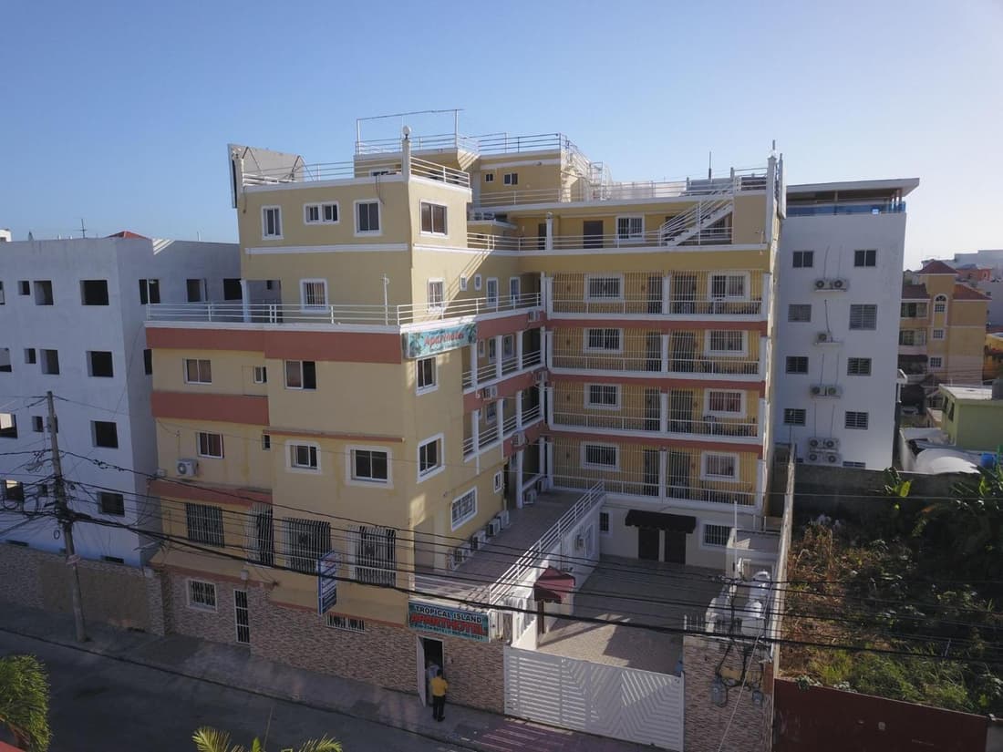 1-Bedroom Apartment with 3 Single Beds Near SDQ Airport Fast Wi-Fi Pa