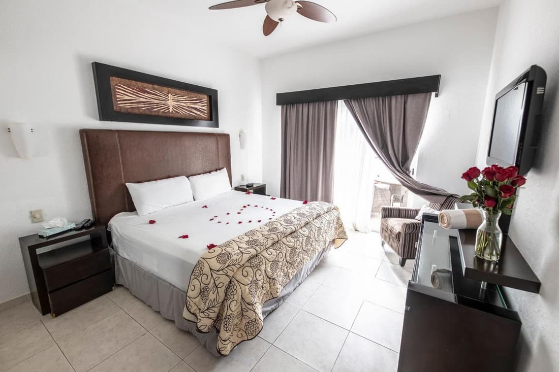 Luxury Ocean View Condo with Rooftop Jacuzzi in Playa del Carmen