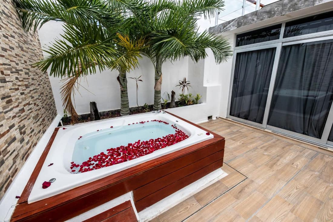 Luxury Ocean View Condo with Rooftop Jacuzzi in Playa del Carmen