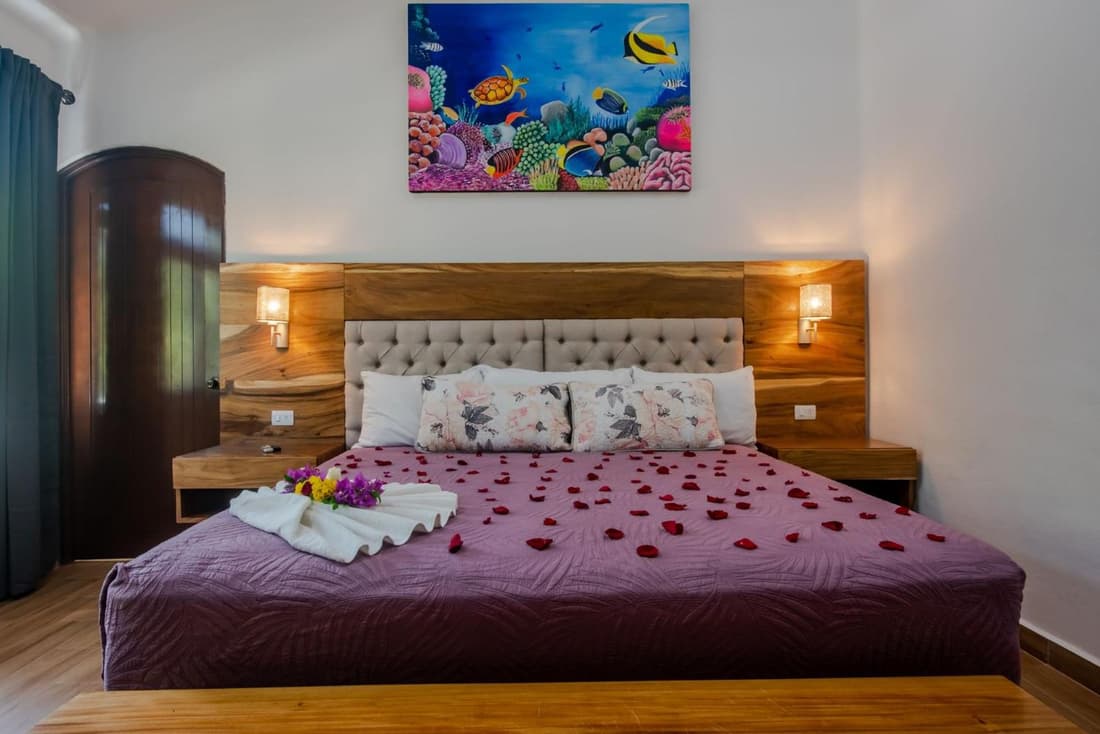 Luxurious 4 to 5-Bedroom Villa with Private Pool in Playa del Carmen