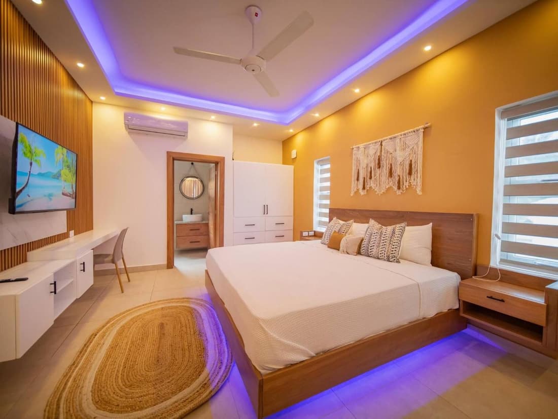 Green Palace - 7br Luxury Villa in Sosua 3mins from strip plus 24hr security