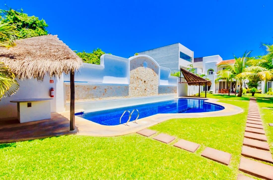 Deluxe Balcony Room With Swimming Pool Air Conditioning and Parking