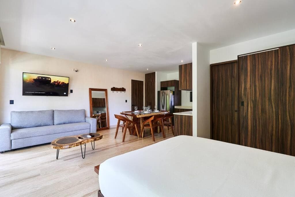 Tulum Escape – Stylish Pool, Gym & Parking