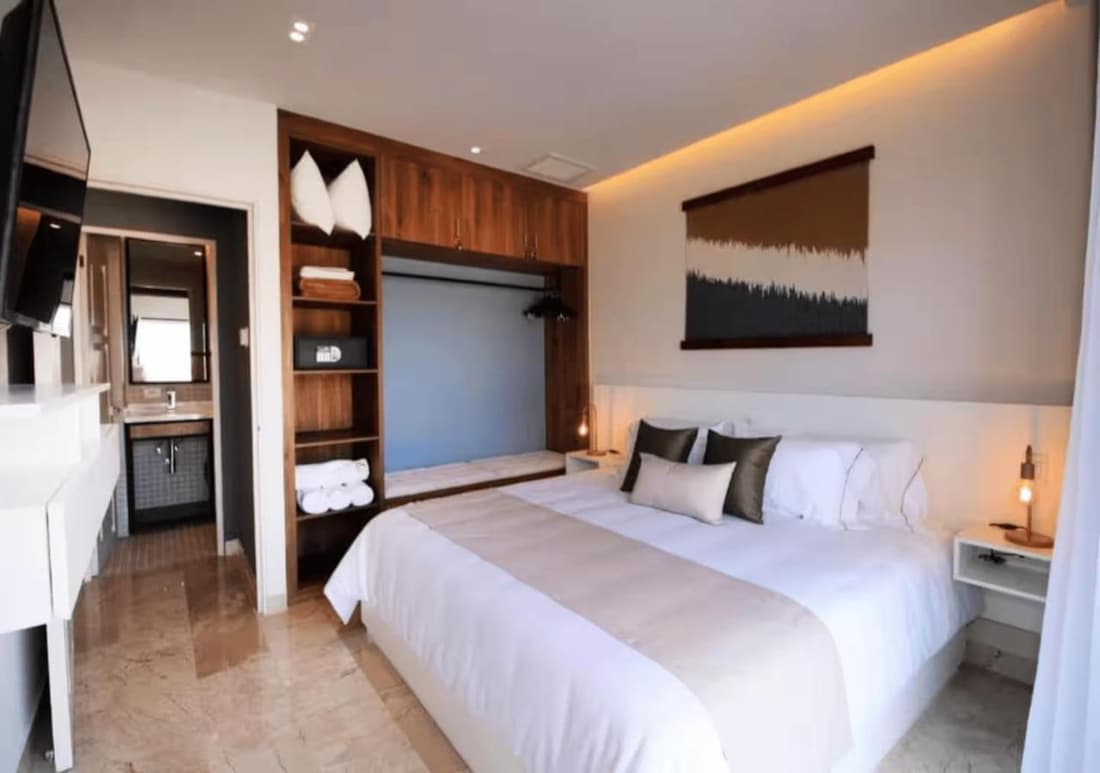 Luxury 1BR Condo Prime Location