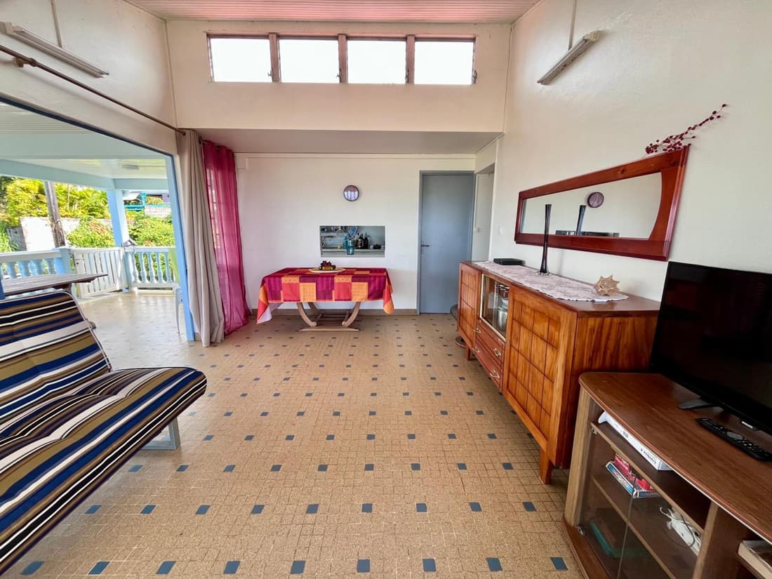 Cheerful 3 bedroom home with stunning views