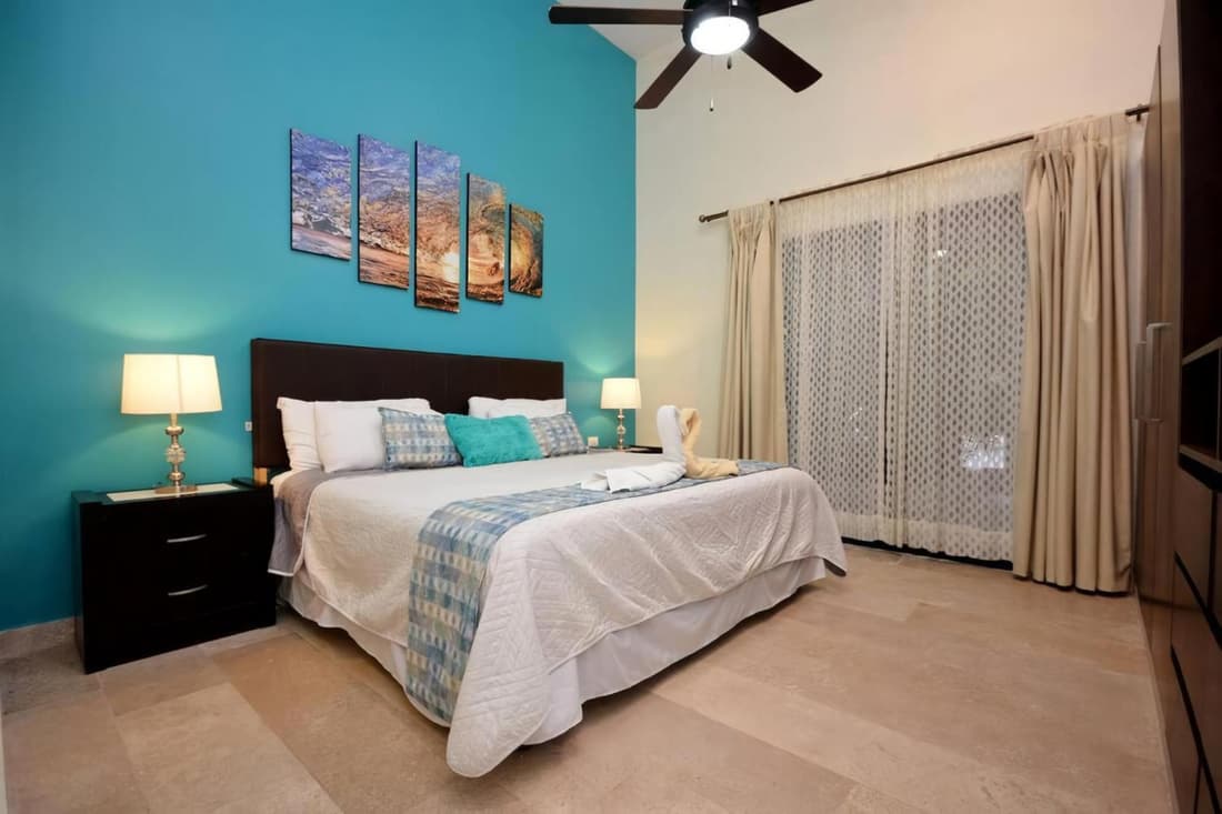 Tropical 3BR Pool near 5th Avenue & Beach