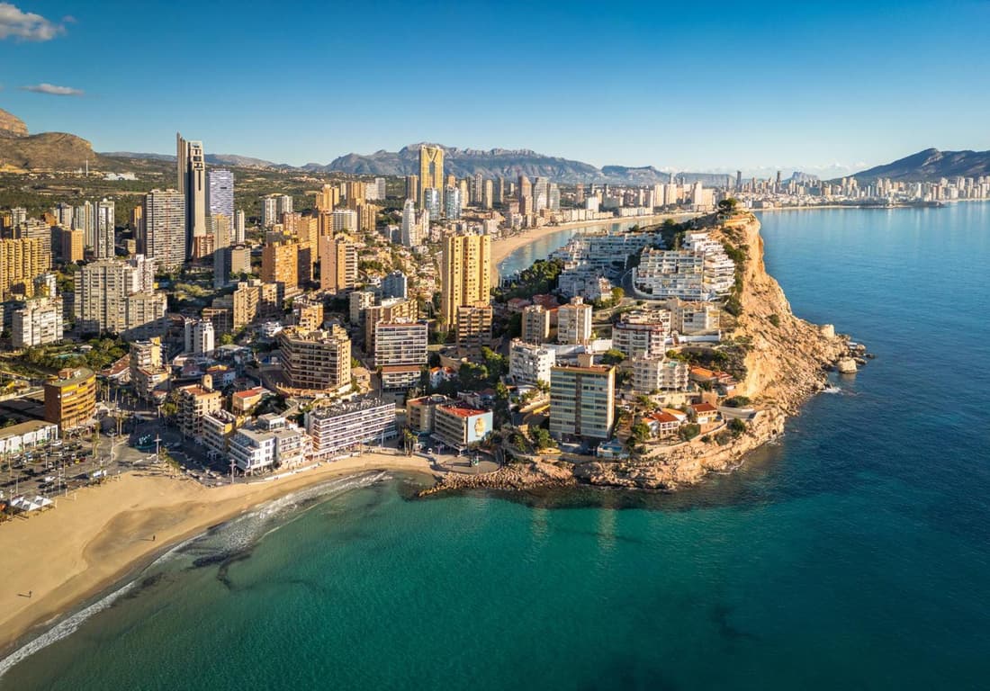 Bright Apartment with Pool, Terrace, Private Parking, Benidorm, Finestrat