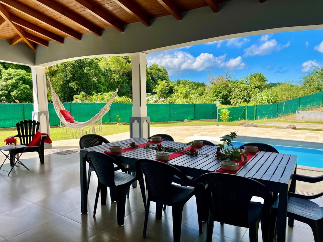 Grande villa moderne, calme, piscine & jardin