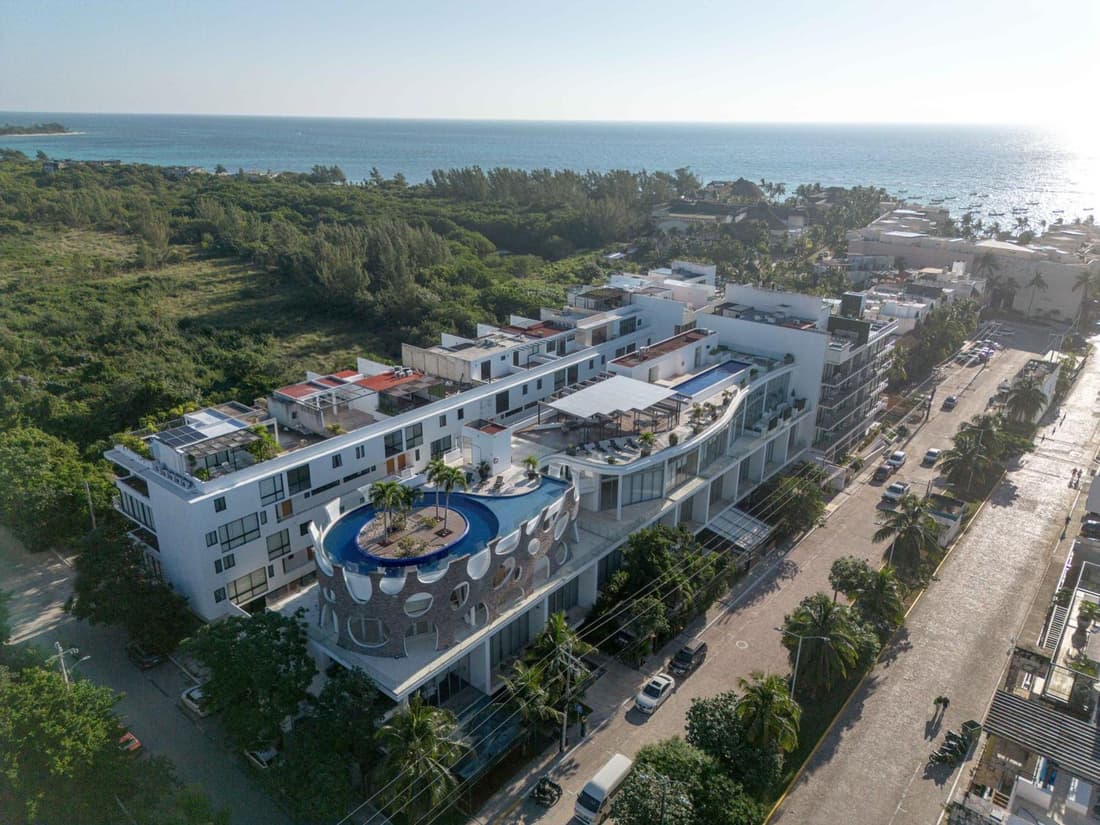 Spacious Condo 200m from Beach & 5th Ave