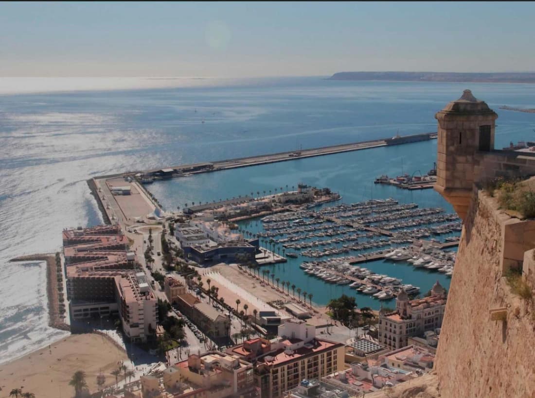 SUNCASTLE APARTAMENTOS ALICANTE -With share Rooftop Terrace And Barbecue