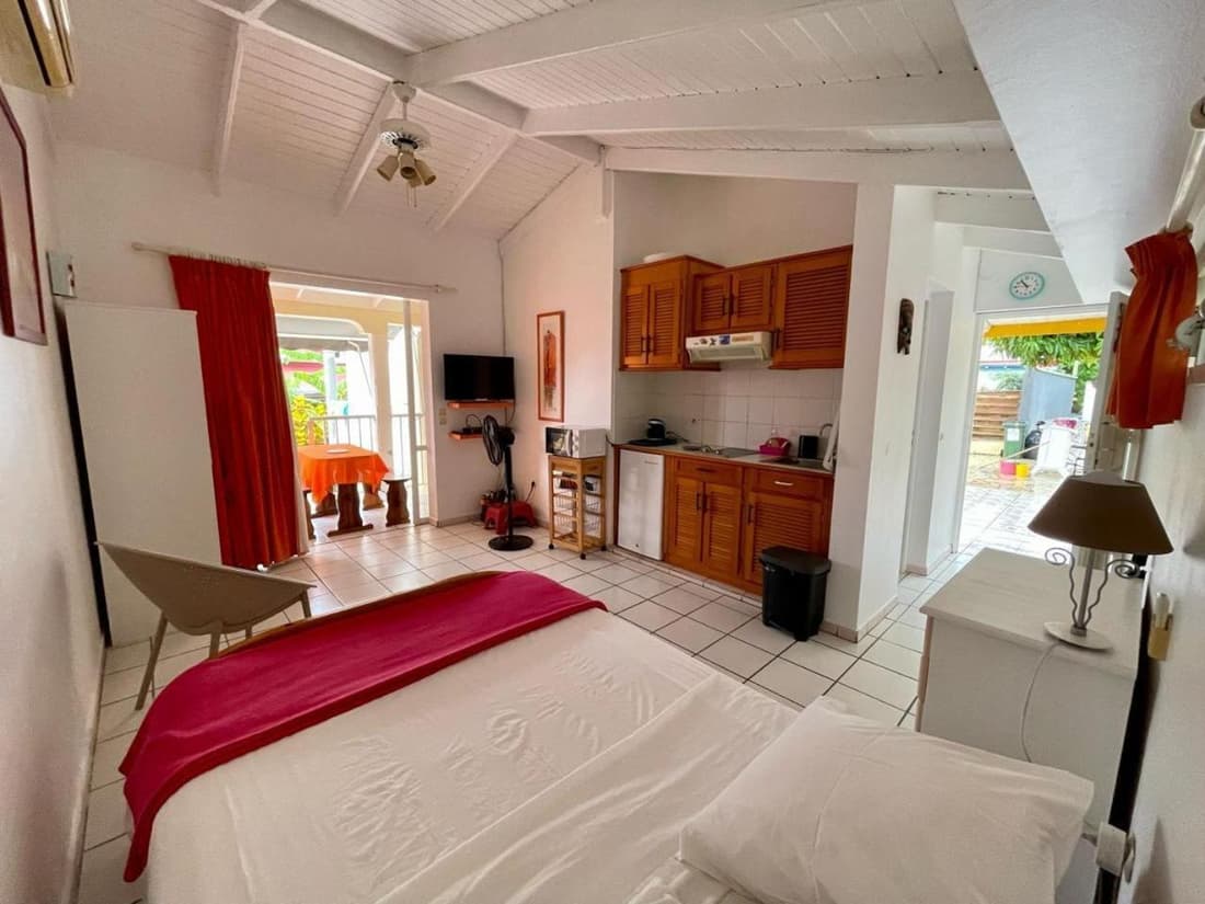 Appartements CHEZ COCO - Résidence de charme au coeur de Terre-de-haut - Clim, kitchenette, terrasse et Wifi - Proche Centre & Plage