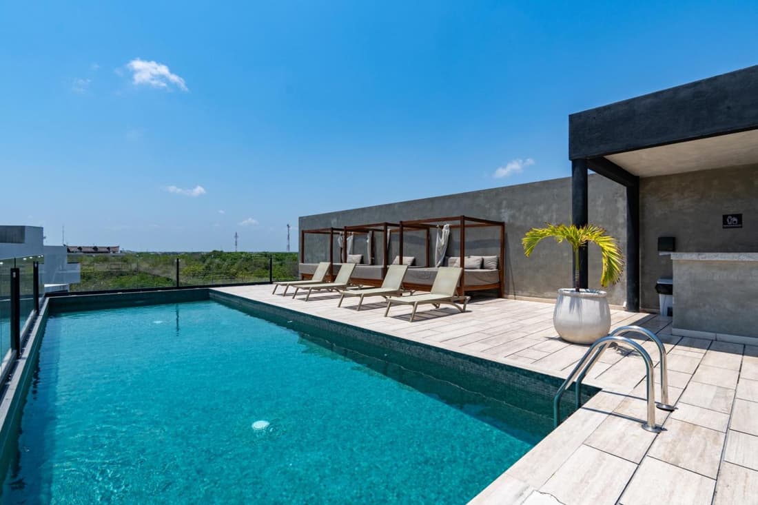 Contemporary Condo Central & Well-Located