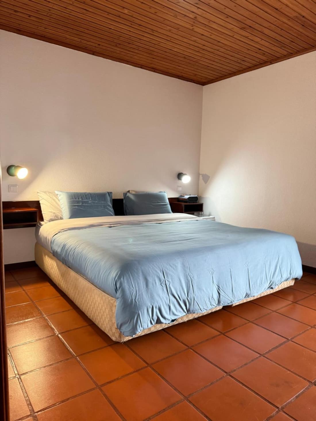 Habitación con estacionamiento y baño privado