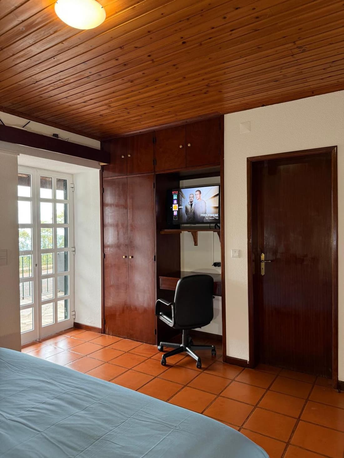 Habitación con estacionamiento y baño privado