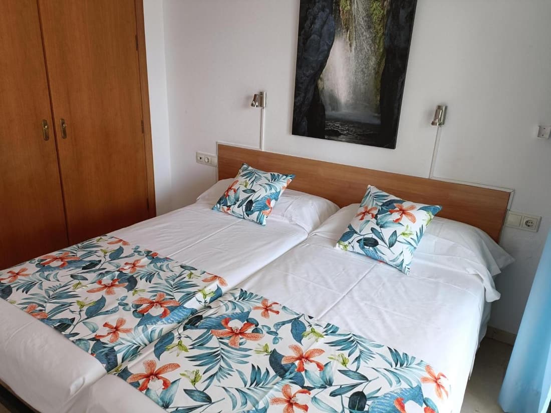 1 bedroom apartment with airconditioning and bath - max 4 guests
