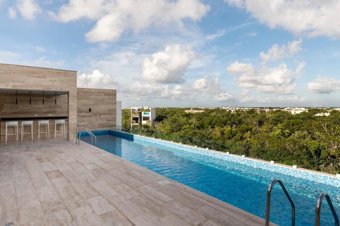 Brand New Studio with King Bed and Rooftop Pool