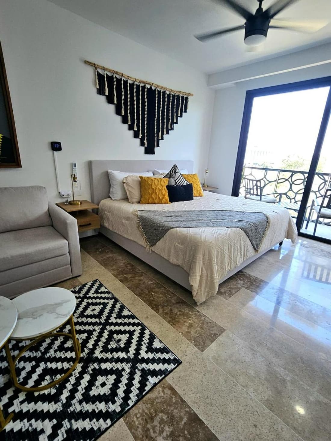 Stylish Condo with Roof top Ocean views near Mamitas Beach and 5th AVE
