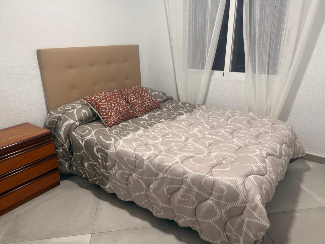 Habitación Matrimonio cerca a la Playa de Poniente
