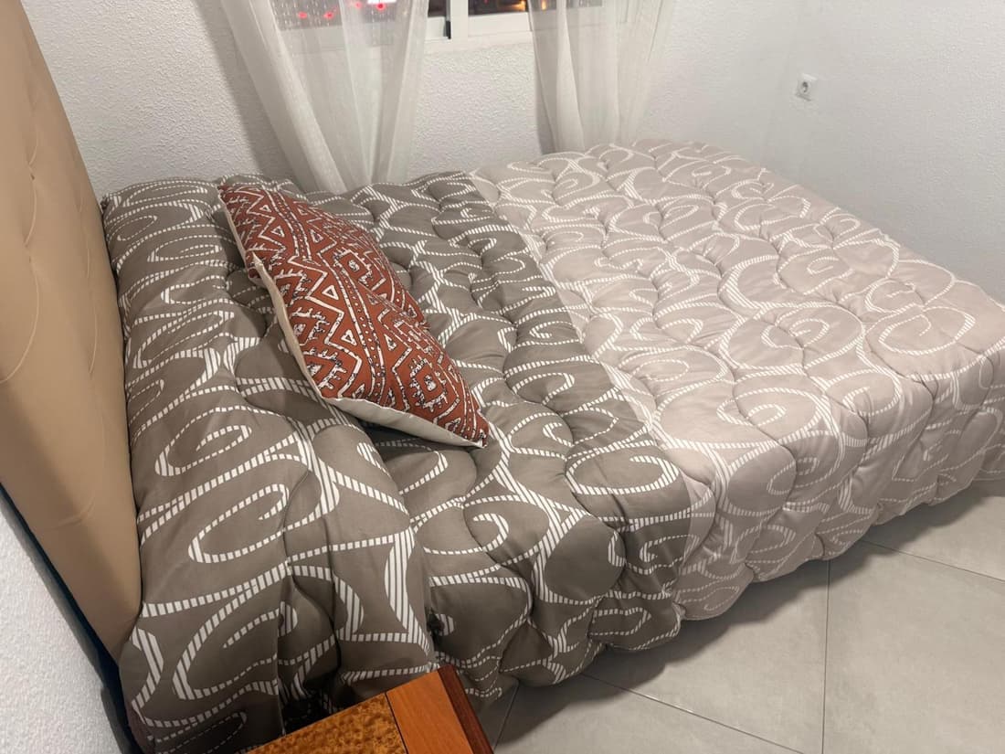 Habitación Matrimonio cerca a la Playa de Poniente
