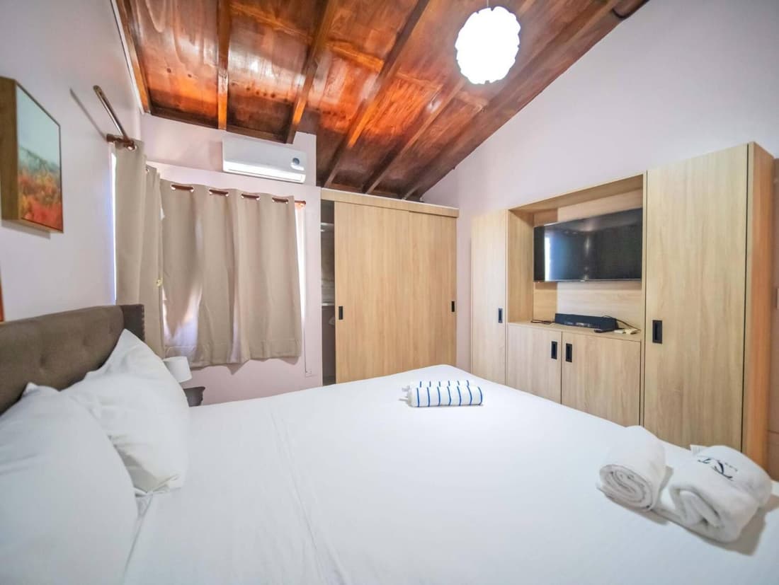 Colonial 2BR Apartment 2mins walk to beach