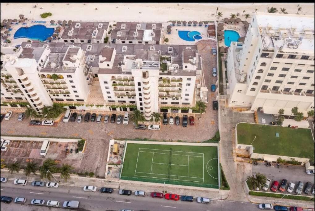 Cancun Hotel Zone -2 BR Beachfront, Bright and Spacious